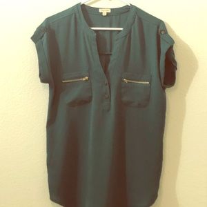 💟 Green blouse with gold zipper & button accents